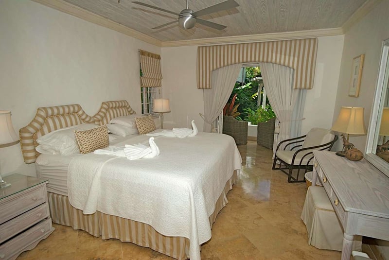 Emerald Beach 4 | Plumbago