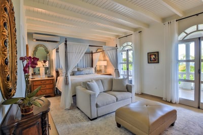 Luxury Villa Photo #26