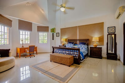 Luxury Villa Photo #20
