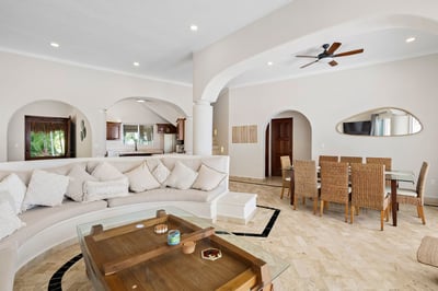 Luxury Villa Photo #15