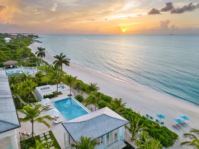 Luxury Villa Photo #6