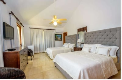Luxury Villa Photo #23