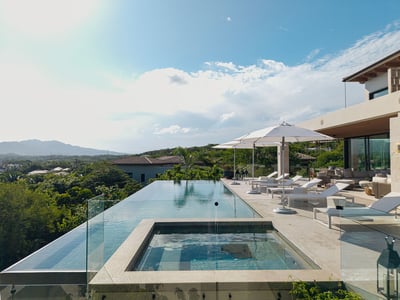 Luxury Villa Photo #6
