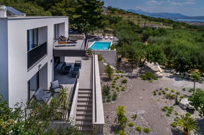 Luxury Villa Photo #13