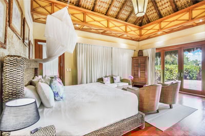 Luxury Villa Photo #30