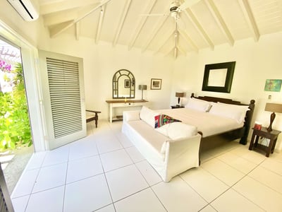 Luxury Villa Photo #32