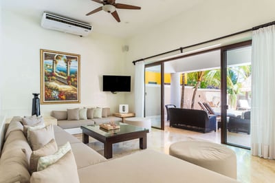 Luxury Villa Photo #35