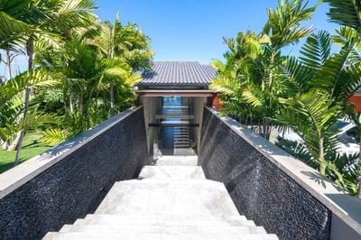 Luxury Villa Photo #11