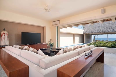 Luxury Villa Photo #23