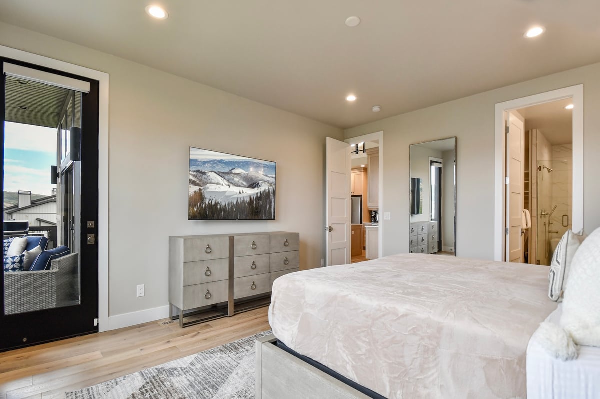 Mayflower Lakeside 942