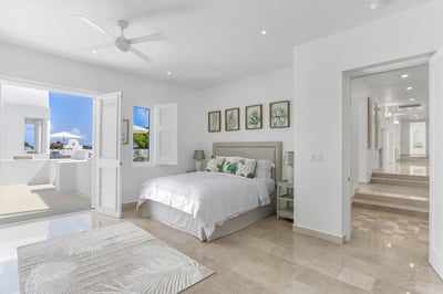 Luxury Villa Photo #38