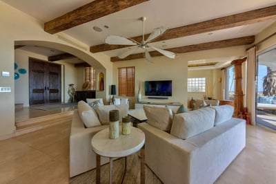 Luxury Villa Photo #27