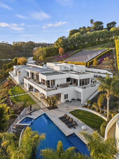Luxury Villa Photo #2