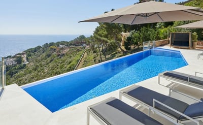 Luxury Villa Photo #3