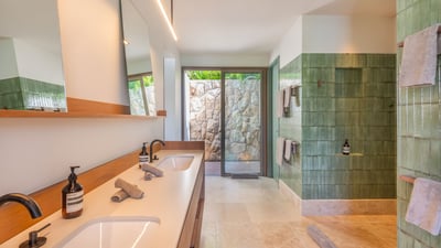 Luxury Villa Photo #46