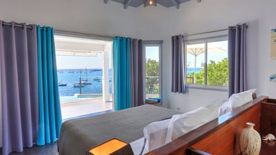 Bedroom 3: King size bed, air conditioning, HD-TV, Apple TV, safe, dressing room. Adjoining bathroom