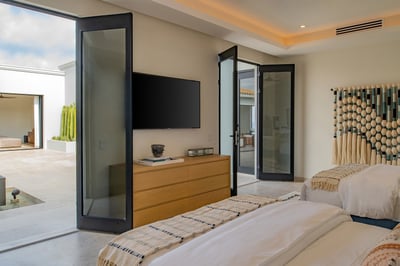 Luxury Villa Photo #30