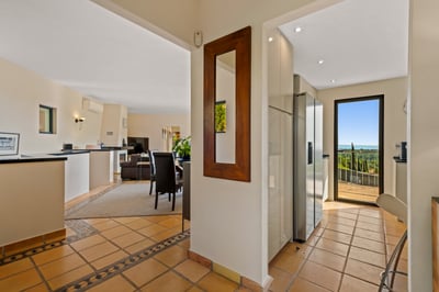 Luxury Villa Photo #15