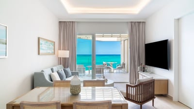 Windsong Resort,5 BDM Beachfront Penthouse Suite with Skypool at Windsong Turks & Caicos