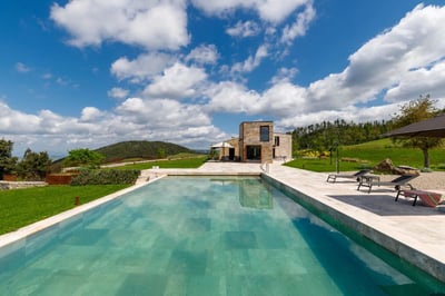 Luxury Villa Photo #6