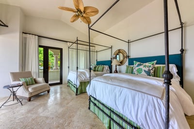 Luxury Villa Photo #38