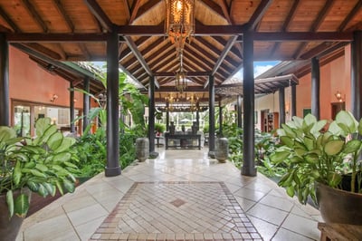 Luxury Villa Photo #13