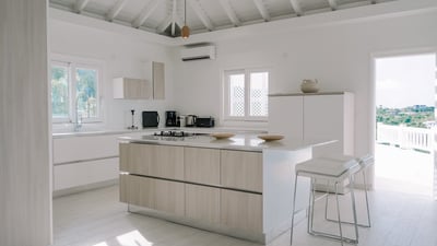 Kitchen: Very spacious fully equipped kitchen, breakfast bar for 4 guests, electric oven, induction 
