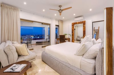 Luxury Villa Photo #37