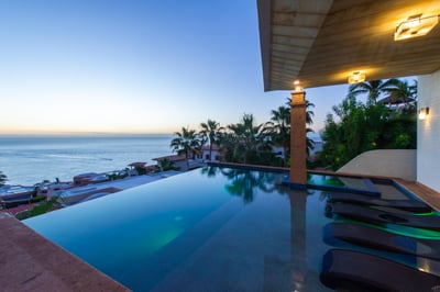 Luxury Villa Photo #4