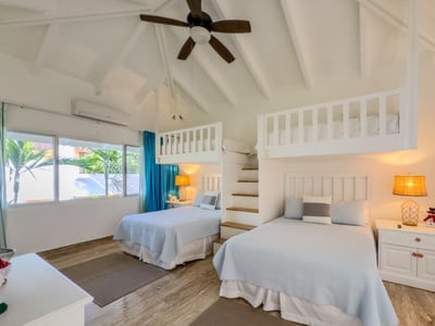 Luxury Villa Photo #25