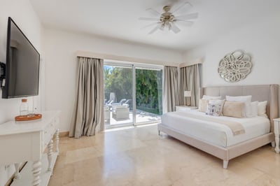 Luxury Villa Photo #17