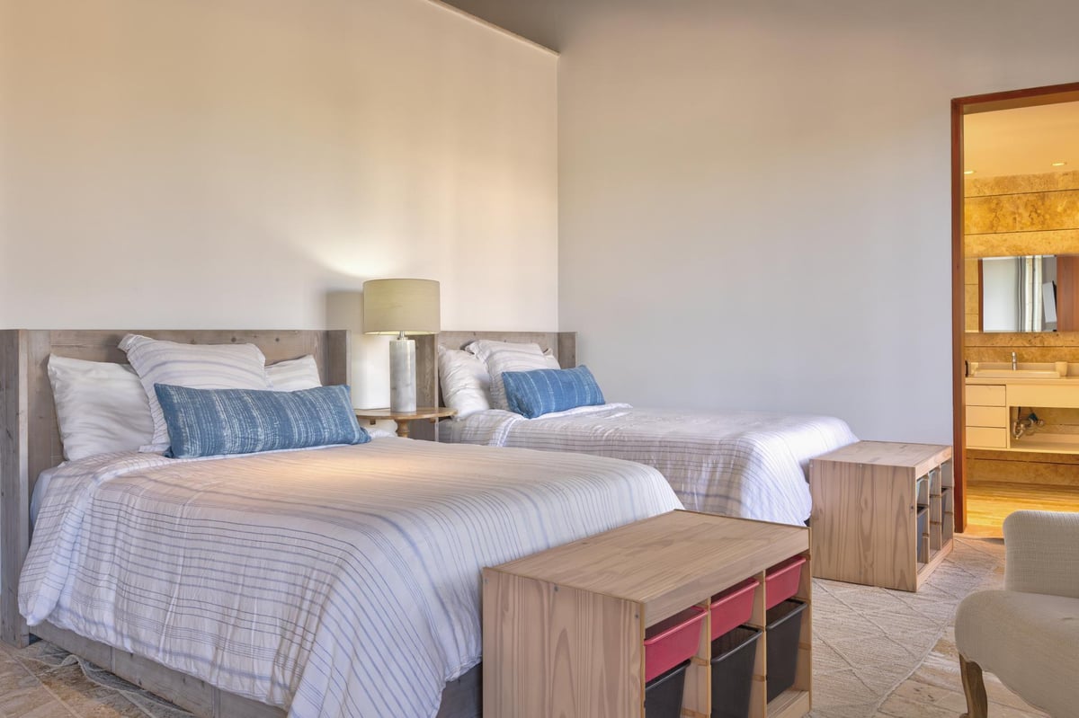 Las Iguanas 47 | Oceania