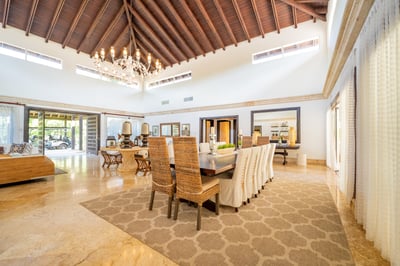 Luxury Villa Photo #31