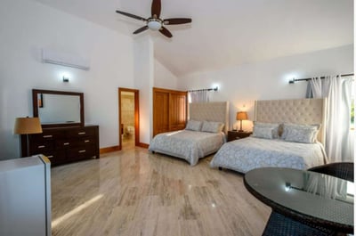 Luxury Villa Photo #24
