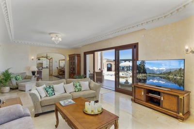Luxury Villa Photo #14