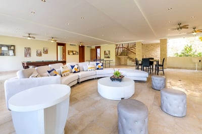 Luxury Villa Photo #17