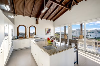 Luxury Villa Photo #7