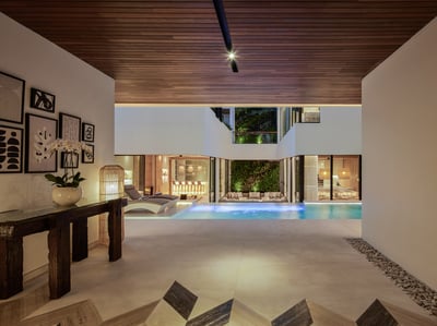 Luxury Villa Photo #5