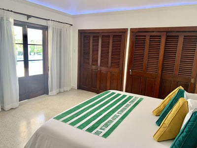 Luxury Villa Photo #11