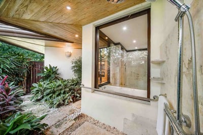 Luxury Villa Photo #26