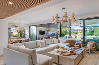 Luxury Villa Photo #20