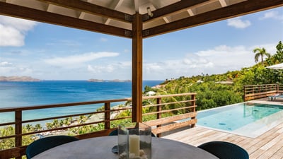 Outdoor Dining Area: On the terrace facing the view, with ourdoor dining table for 6 guests. 