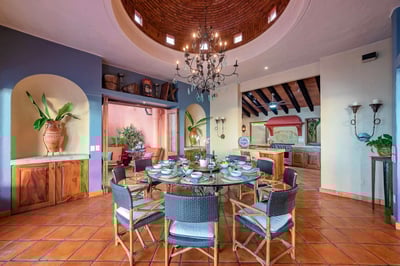 Luxury Villa Photo #11