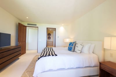 Luxury Villa Photo #16