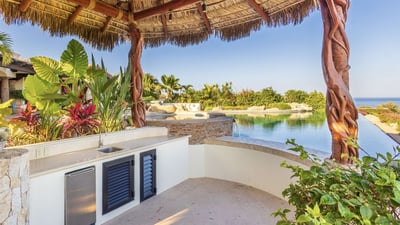 Luxury Villa Photo #27