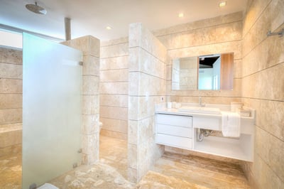 Luxury Villa Photo #28
