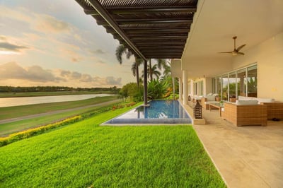 Luxury Villa Photo #4