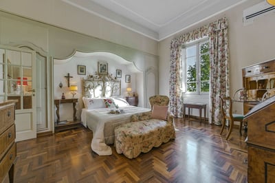 Luxury Villa Photo #17
