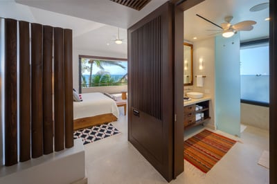 Luxury Villa Photo #32