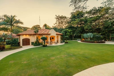 Luxury Villa Photo #5